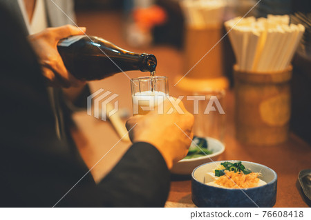 Izakaya 76608418