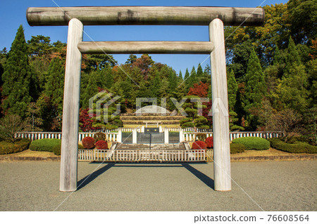 Empress Kojun's mausoleum quietly enshrined in the autumn Tama Imperial Mausoleum 76608564