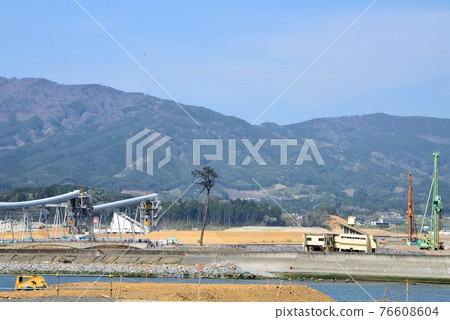 Rikuzentakata, about three years after the Great East Japan Earthquake, a miracle pine tree and a conveyor belt 76608604