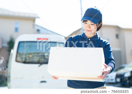 Delivery staff woman 76608885