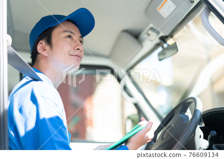 送貨人員開車 76609134