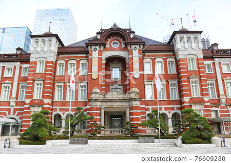 Tokyo Station Marunouchi Station Building in Winter Tokyo Station Marunouchi Station Building in Winter 76609280