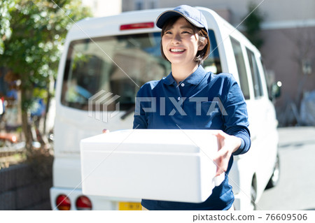 Cute delivery staff lady 76609506