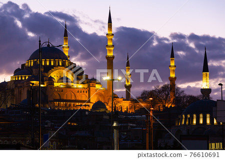 Suleymaniye Mosque in Fatih district of Istanbul at twilight, Turkey 76610691