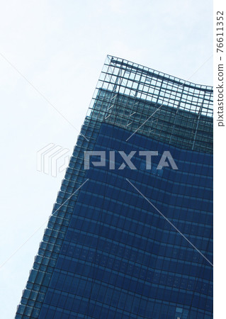 Skyscrapers with unique distorted exterior walls 76611352
