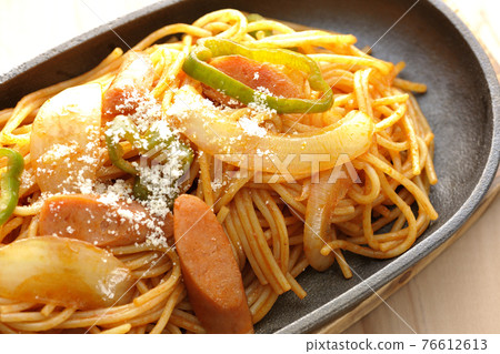 Napolitan with onions, peppers and wieners served on an iron plate (overhead view) Napolitan with onions, peppers and wieners served on an iron plate (overhead view) 76612613