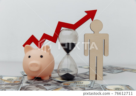 Piggy bank, hourglass and wooden person with arrow up on dollar banknotes. Investment and savings concept 76612711