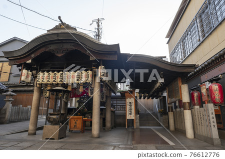 大阪千日前 Mizukakefudoson Hozenji 清晨 大阪千日前 Mizukakefudoson Hozenji 清晨 76612776