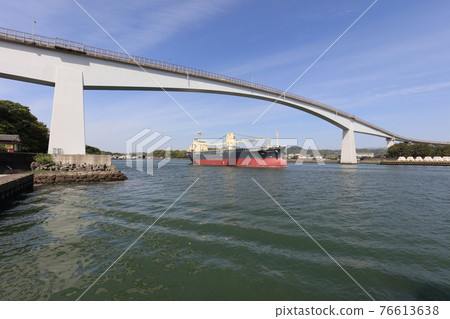 A huge ship passing through Urado Bridge (looking toward Urado Bay from the open ocean side) 76613638