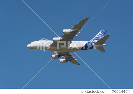 Horizontal flight of the Airbus A380 tester Horizontal flight of the Airbus A380 tester 76614464