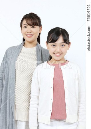 Smiling mother girl Smiling mother girl 76614701