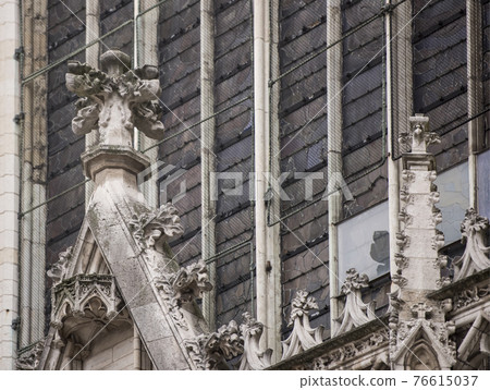 Cathedral of St. Michael and Gudule in cloudy weather 76615037