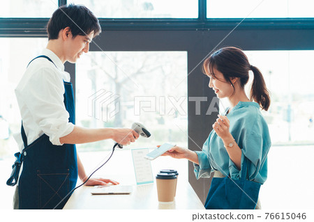 Young woman making a smartphone payment 76615046