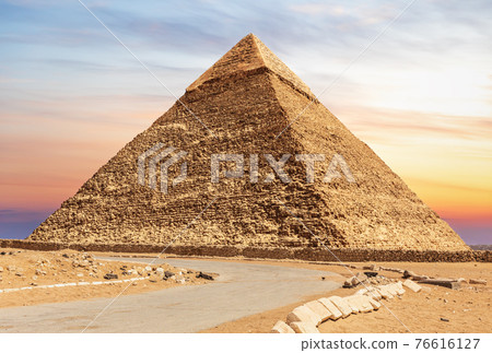 The Pyramid of Khafre or Chephren in the sunny desert of Egypt, Giza 76616127