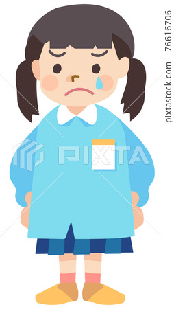 A kindergarten girl crying stuffy 76616706