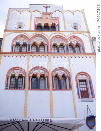 The building on the Market Square - House of Three Magi 76617308