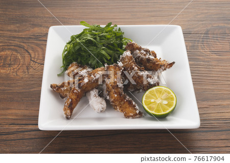 Deep-fried grunt that can be eaten by the whole family ♪ Deep-fried grunt that can be eaten by the whole family ♪ 76617904