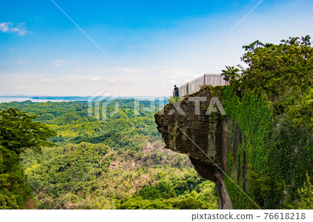 A view of hell peeping from the Jigoku Nozoki Observatory in Kyonan Town, Awa District, Chiba Prefecture 76618218
