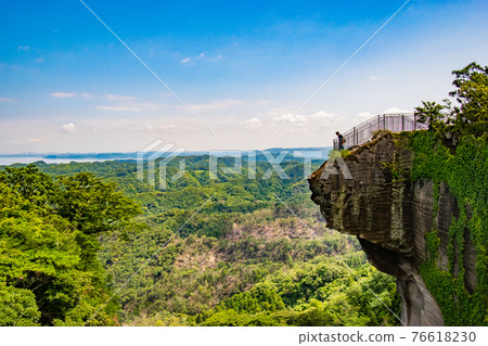 A view of hell peeping from the Jigoku Nozoki Observatory in Kyonan Town, Awa District, Chiba Prefecture 76618230