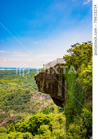 A view of hell peeping from the Jigoku Nozoki Observatory in Kyonan Town, Awa District, Chiba Prefecture 76618234