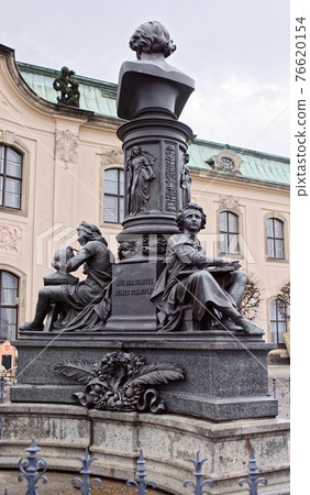 Ernst Rietschel Memorial with three allegorical figures symbolizing drawing, sculpting and chiseling 76620154