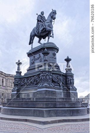 Sculpture of John King of Saxony on Theater Square 76620186