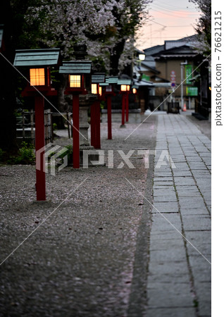 接近黎明 1 接近黎明 1 76621215