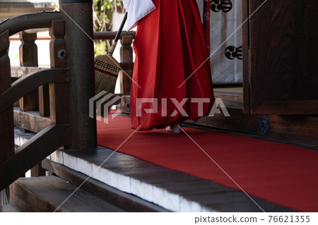 Shrine maiden Shrine maiden 76621355