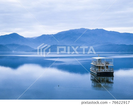 Pleasure boat floating on the lake Pleasure boat floating on the lake 76622917