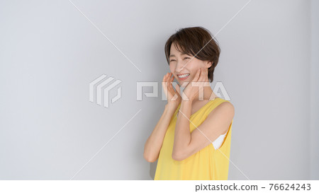 中間女人肖像灰背 中間女人肖像灰背 76624243