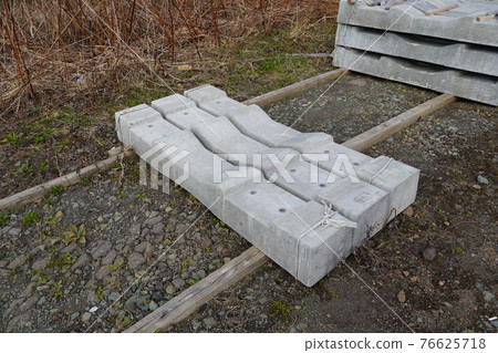 未使用的混凝土軌枕 76625718