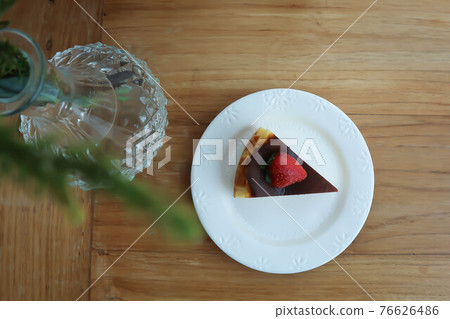 basque burnt cheesecake, burnt cheesecake with straberry basque burnt cheesecake, burnt cheesecake with straberry 76626486