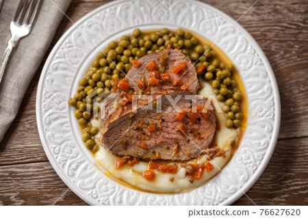 Roast Beef With Mashed Potatoes and Peas Roast Beef With Mashed Potatoes and Peas 76627620