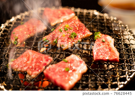 Japanese black beef charcoal grilled meat Japanese black beef charcoal grilled meat 76628445