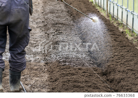 Watering the fields 76633368