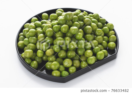 Boiled green peas with salt that won't stop once you start eating Boiled green peas with salt that won't stop once you start eating 76633482