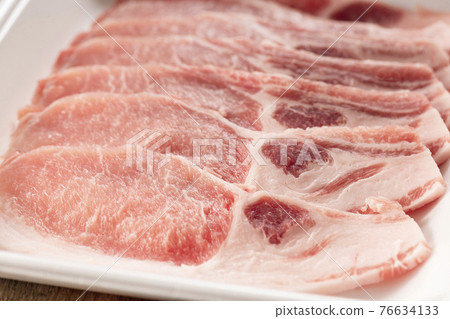 在一個盤子的國產豬肉薑烤豬肉薑的 76634133