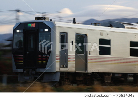 Ban-Etsusai Line GV-E400 (Aizu-Wakamatsu⇔Niitsu) Ban-Etsusai Line GV-E400 (Aizu-Wakamatsu⇔Niitsu) 76634342