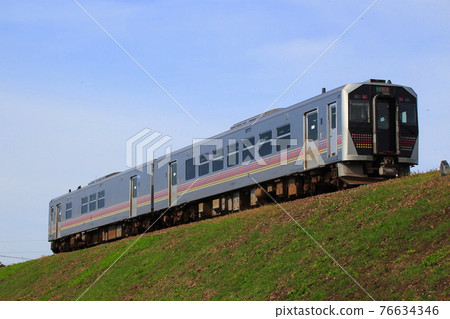 Ban-Etsusai Line GV-E400 (Aizu-Wakamatsu⇔Niitsu) Ban-Etsusai Line GV-E400 (Aizu-Wakamatsu⇔Niitsu) 76634346