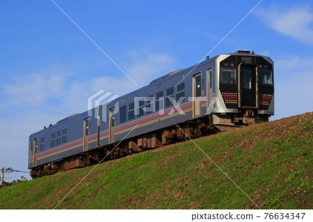 Ban-Etsusai Line GV-E400 (Aizu-Wakamatsu⇔Niitsu) Ban-Etsusai Line GV-E400 (Aizu-Wakamatsu⇔Niitsu) 76634347