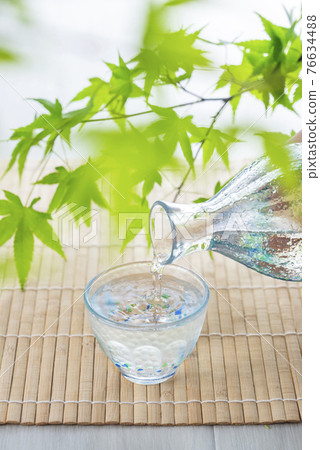 藍楓和冷清酒夏季形象 藍楓和冷清酒夏季形象 76634488