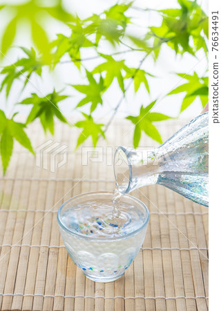 藍楓和冷清酒夏季形象 藍楓和冷清酒夏季形象 76634491