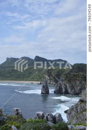 A view from the northernmost tip of the main island of Okinawa "Hedomisaki" (Hendo, Kunigami-gun, Okinawa Prefecture) 76634549
