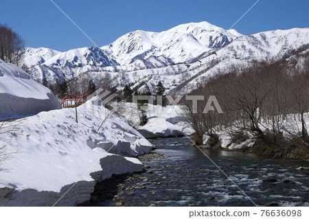 Ginzandaira / Echigo Komagatake and Kitanomata River in early spring 76636098