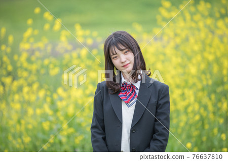 Rape blossoms and high school girls 76637810