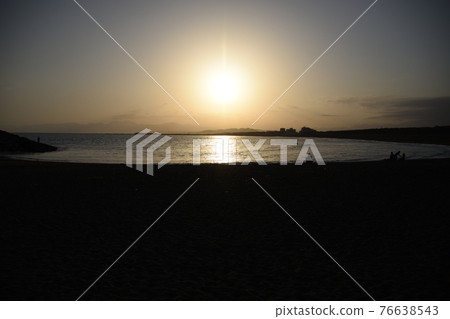 Chigasaki coast in spring at dusk 76638543