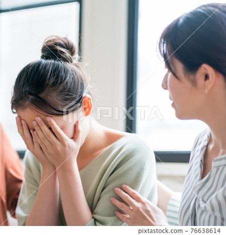 A woman who suddenly begins to cry 76638614