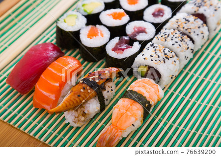 Sushi set in restaurant Sushi set in restaurant 76639200