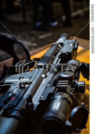 Rest and gun 76640448