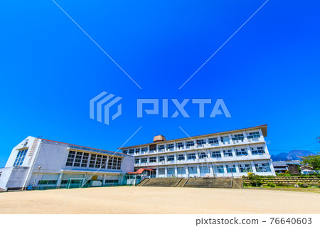 Closed school of Kamaga Elementary School in Minamishimabara City Historical record [Minamishimabara City, Nagasaki Prefecture] 76640603